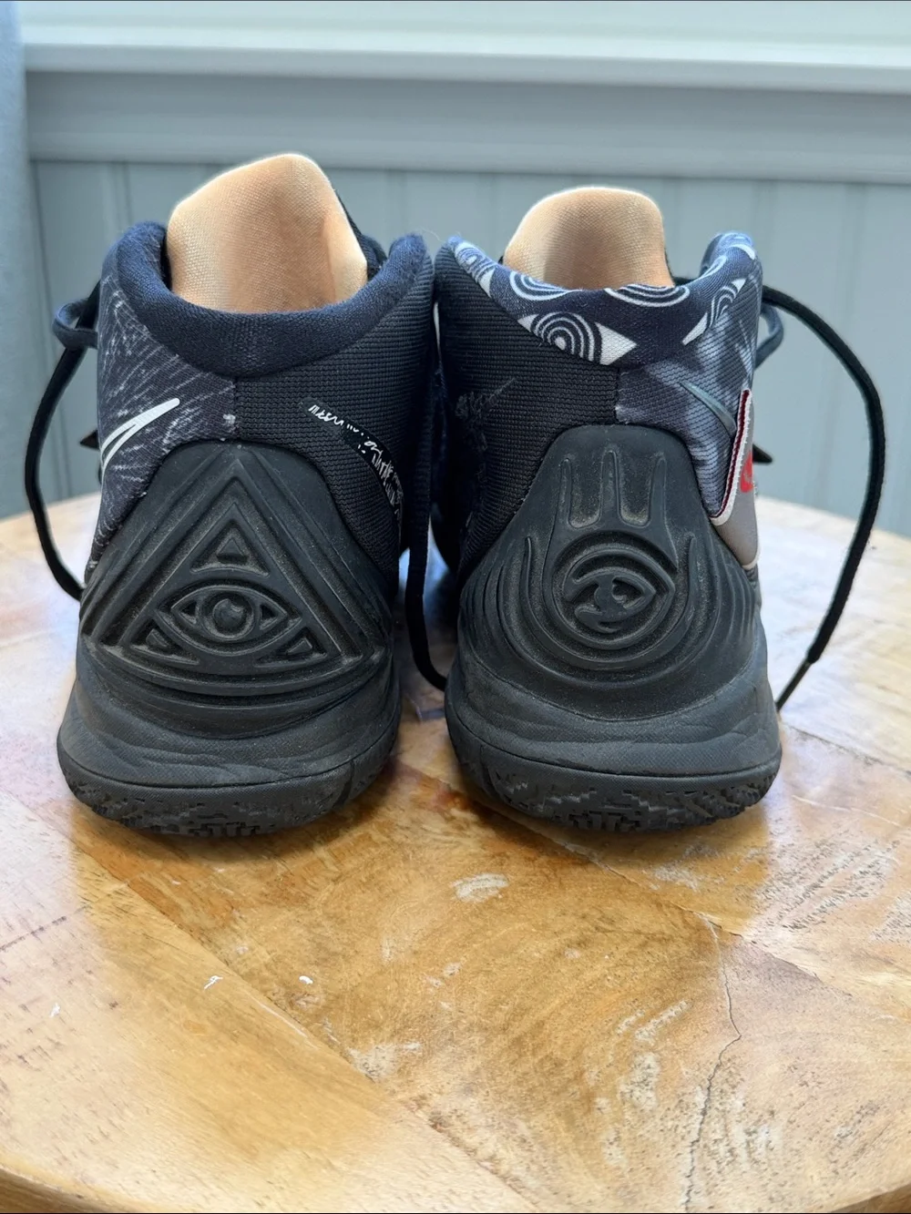 Nike Kyrie Hybrid S2 Iconic Style Basketball Shoes